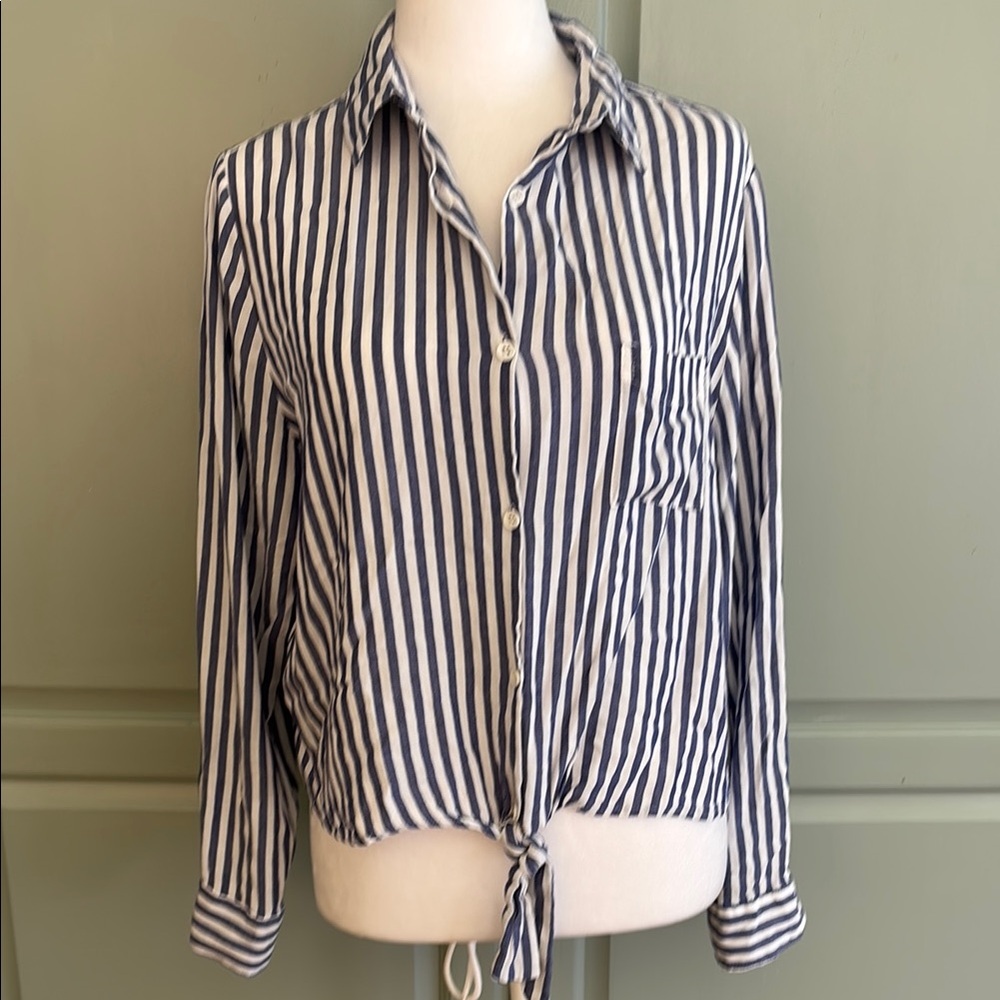 Womans sz L blue and white striped lightweight top